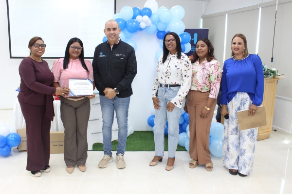 Hospital Ney Arias Lora entrega reconocimientos a sus bioanalistas en su d&iacute;a