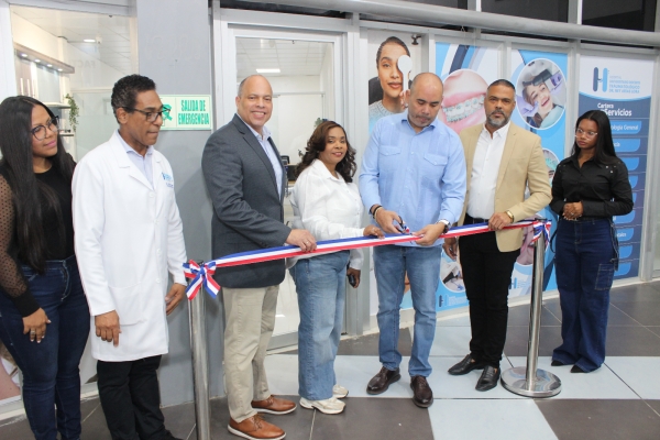 Ney Arias Lora inaugura moderna &aacute;rea de Oftalmolog&iacute;a para elevar la calidad de atenci&oacute;n a sus pacientes