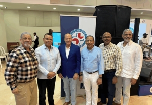 Nuestro director general el Dr. Julio Landr&oacute;n fue reconocido en el primer encuentro de cirujanos ortopedas egresados del Hospital Dar&iacute;o Contreras