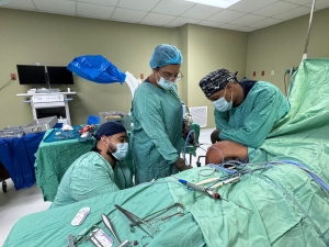 Ney Arias Lora realiza m&aacute;s de 14 cirug&iacute;as diarias de artroscop&iacute;a y medicina deportiva de alta complejidad